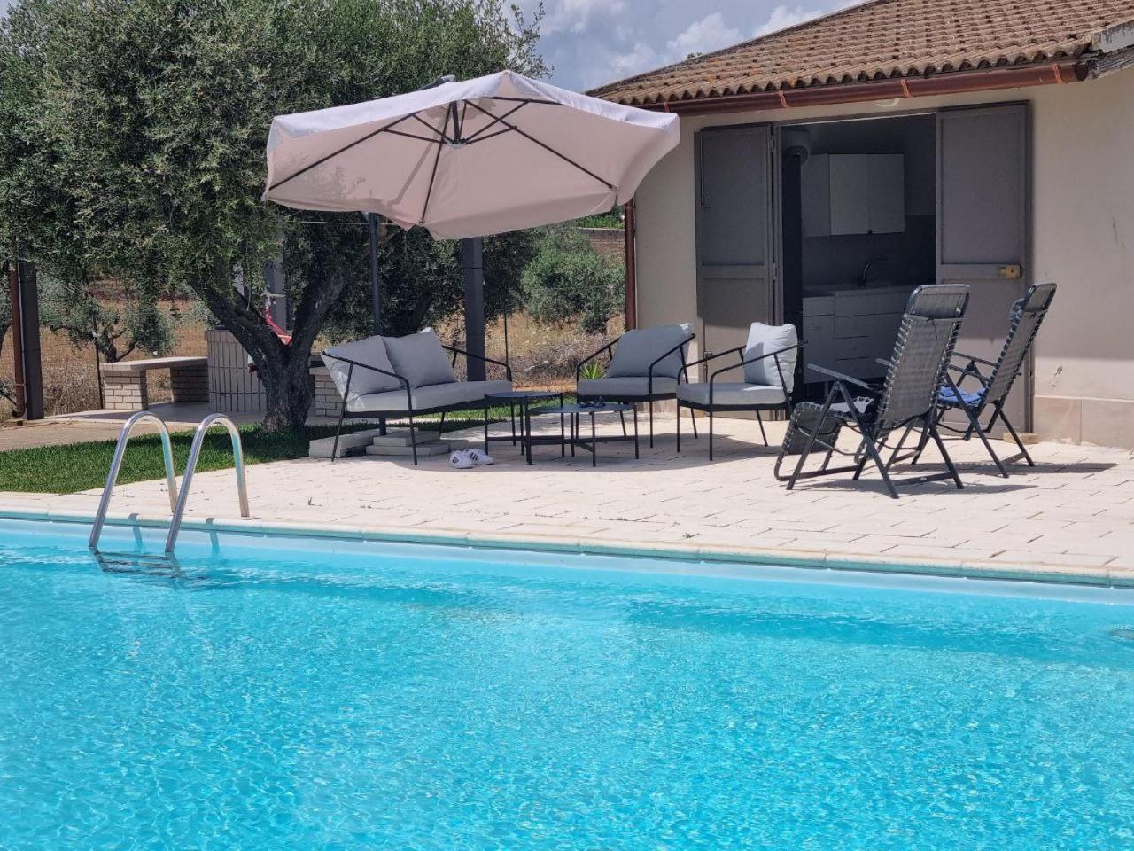 Accogliente Villa Con Piscina Caltagirone Eksteriør billede
